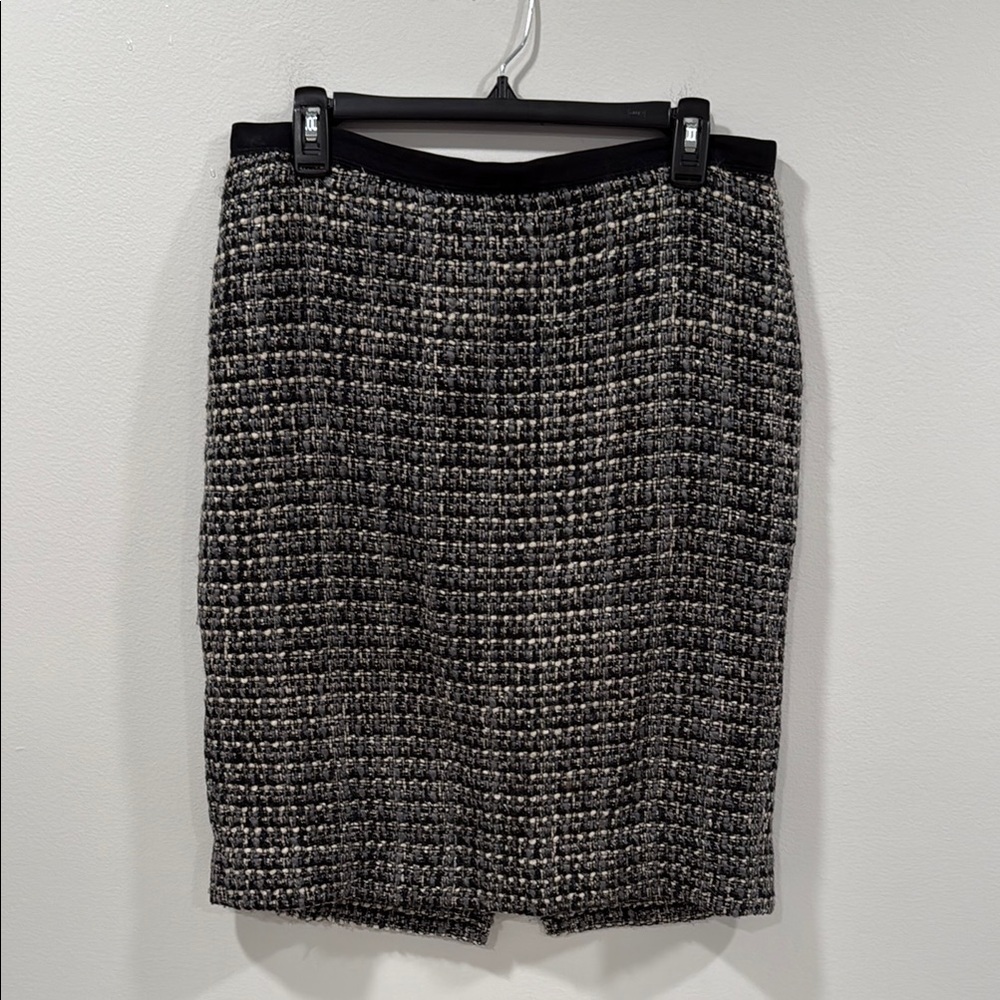 Classic Black and Gray Tweed Pencil Skirt Size 8 EUC